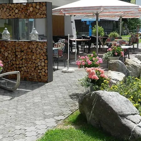 Pizzeria Mittenwald מלון 3*