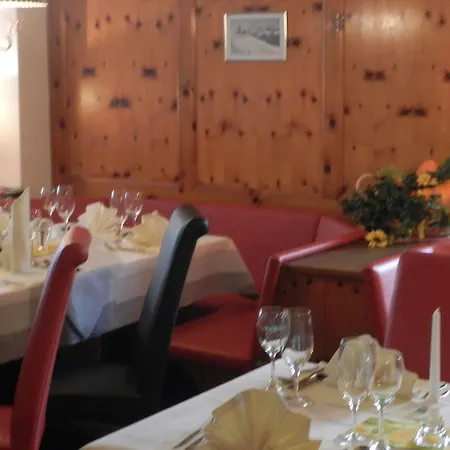 Pizzeria Mittenwald 3* פלומס